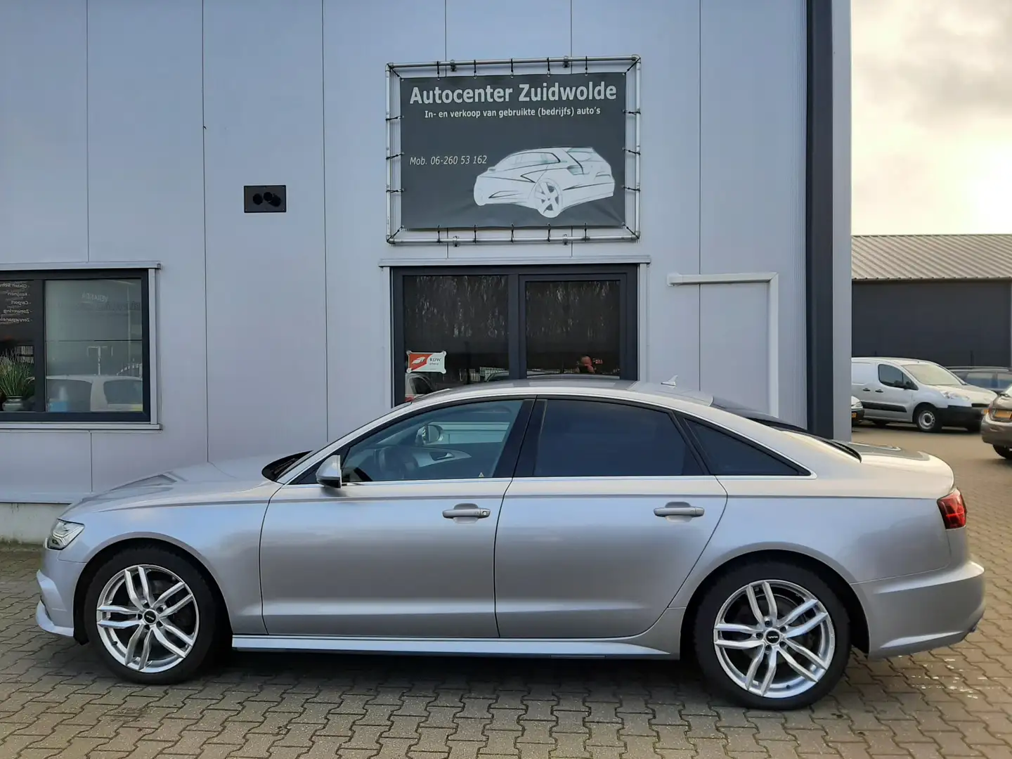 Audi A6 Limousine 1.8 TFSI ultra Lease Edition leer navi x Grijs - 2