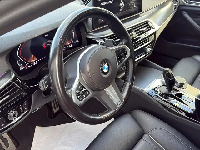BMW 5 Series view 13