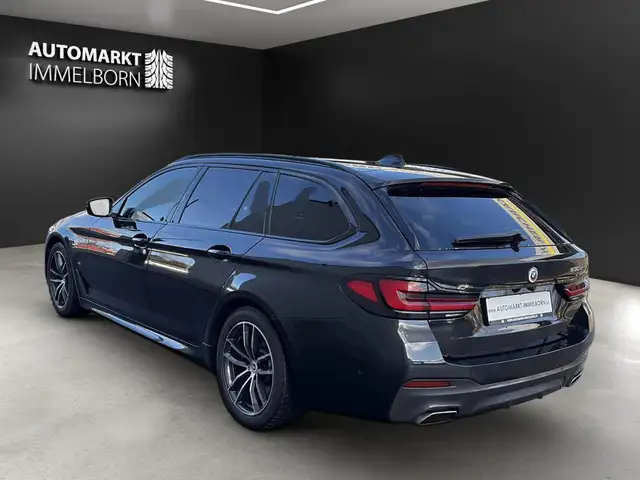 BMW 5 Series view 6