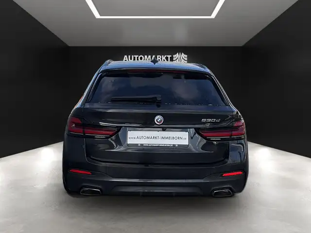 BMW 5 Series view 10