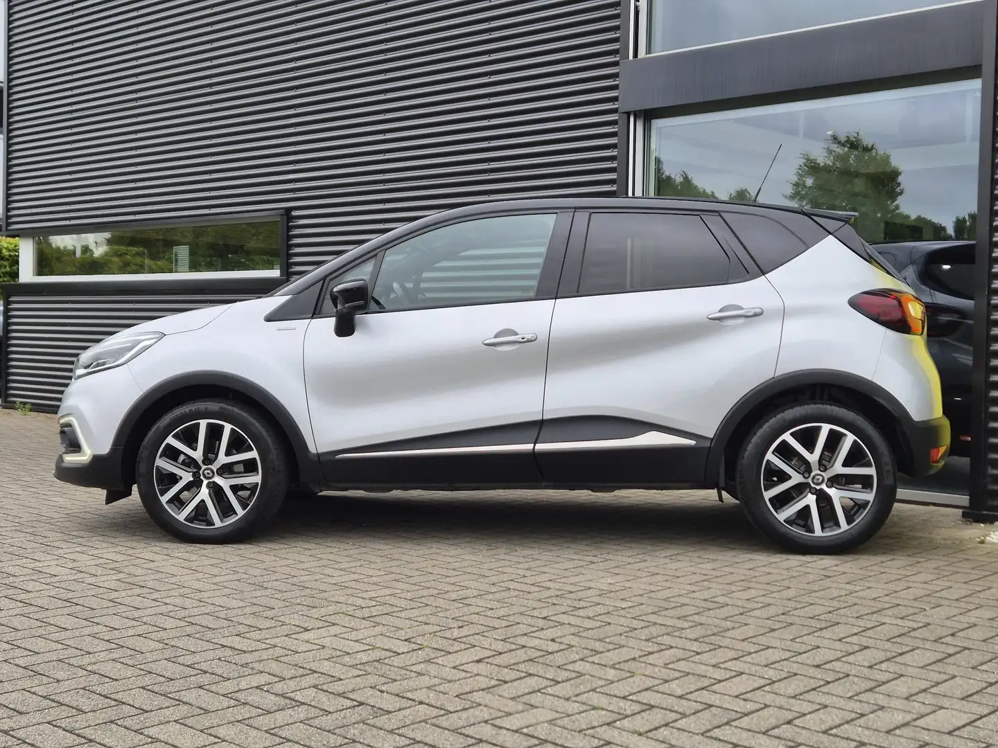 Renault Captur 1.3 TCe 150 EDC AUTOMAAT RED Edition Alcantara bek Grijs - 2