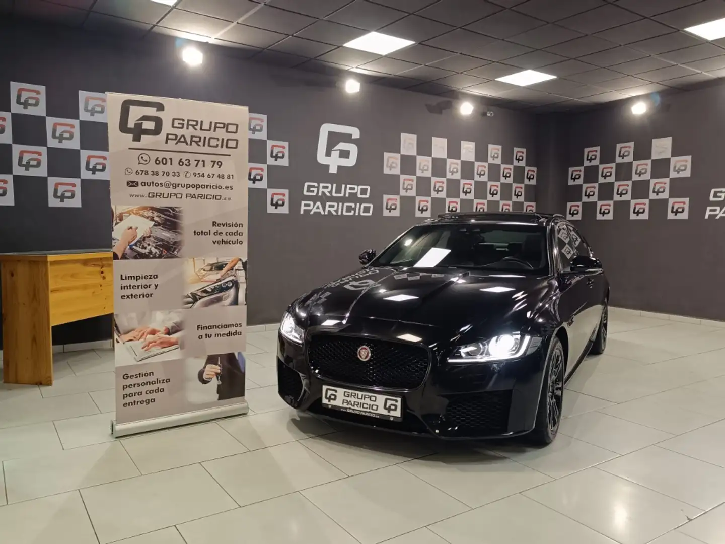 Jaguar XF 2.0 i4 R-Dynamic HSE 250 Aut. Negro - 2