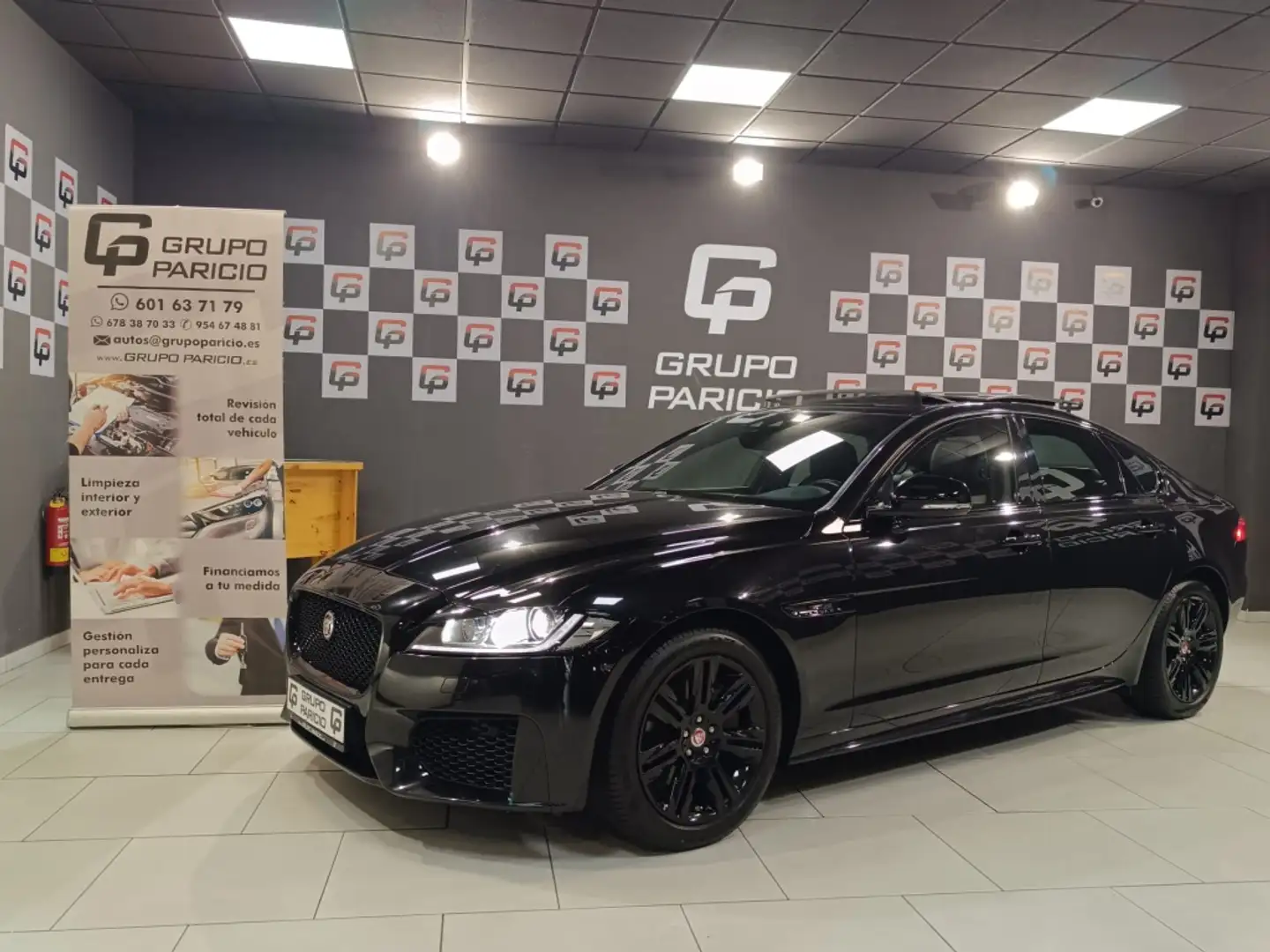 Jaguar XF 2.0 i4 R-Dynamic HSE 250 Aut. Negro - 1