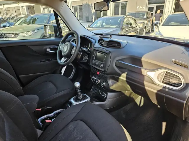 Jeep Renegade view 9