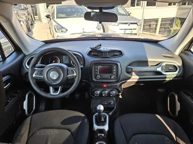 Jeep Renegade view 8