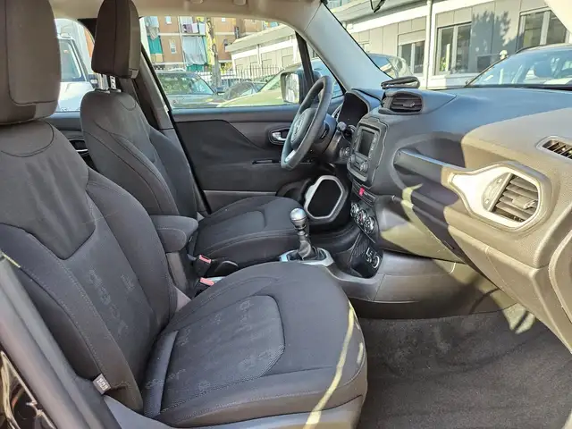 Jeep Renegade view 10