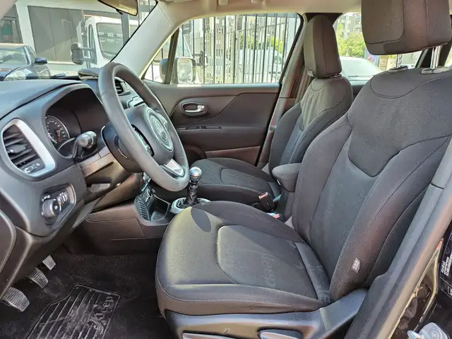 Jeep Renegade view 6