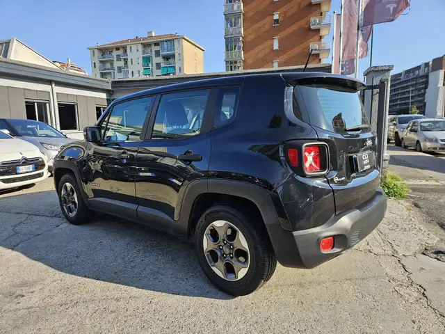 Jeep Renegade view 4