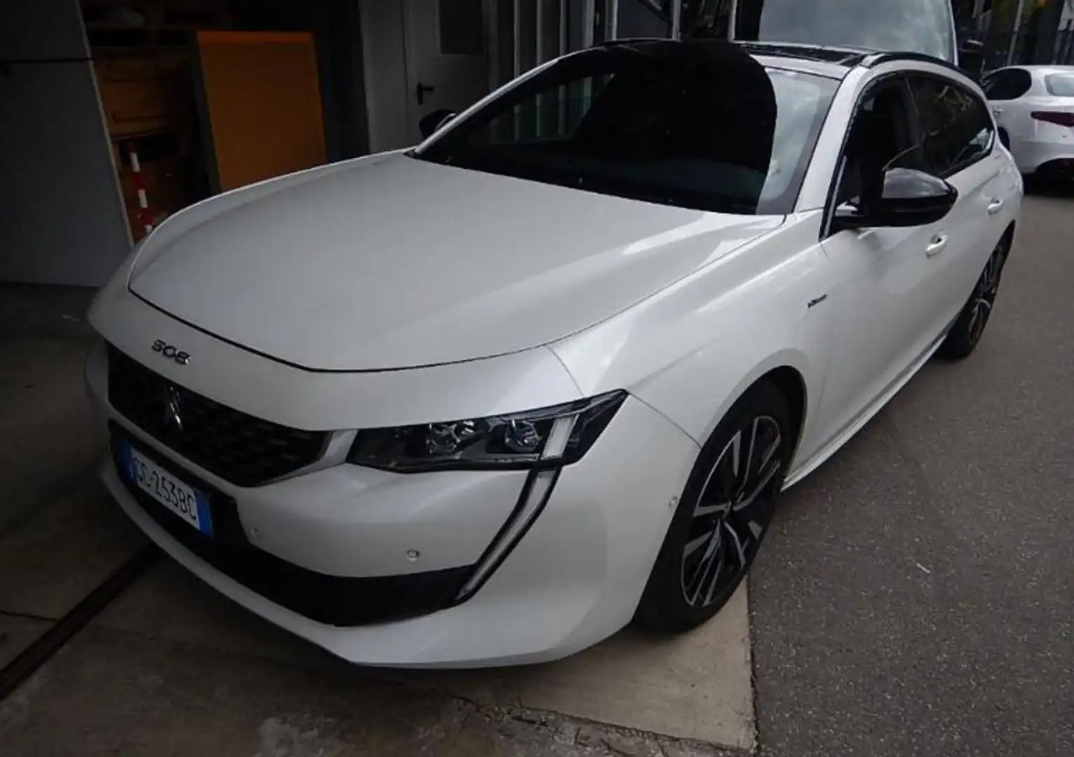 Peugeot 508 Plug-in Hybrid 225 e-EAT8 SW GT TETTO APRIBILE Bianco - 1