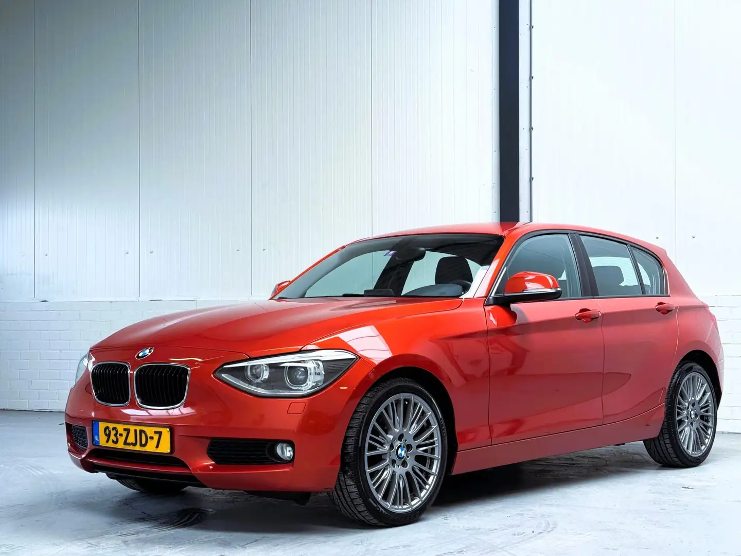 BMW 116 1-serie 116i Upgrade Edition Automaat|Leer|Xenon Pomarańczowy - 2