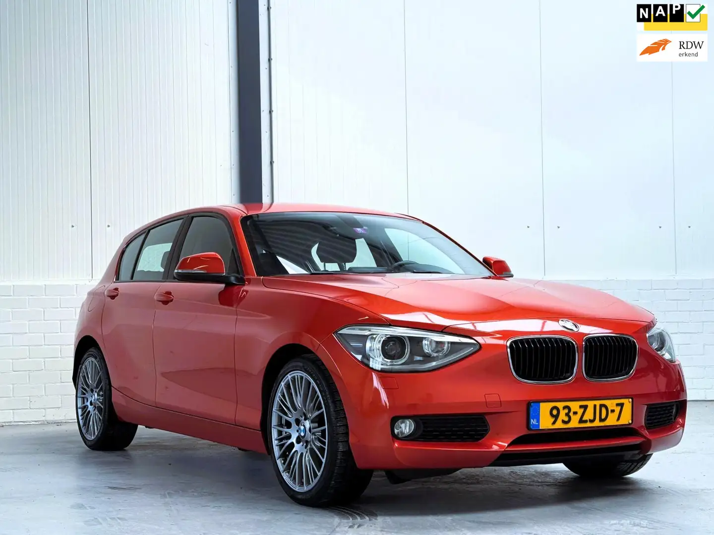 BMW 116 1-serie 116i Upgrade Edition Automaat|Leer|Xenon Oranje - 1