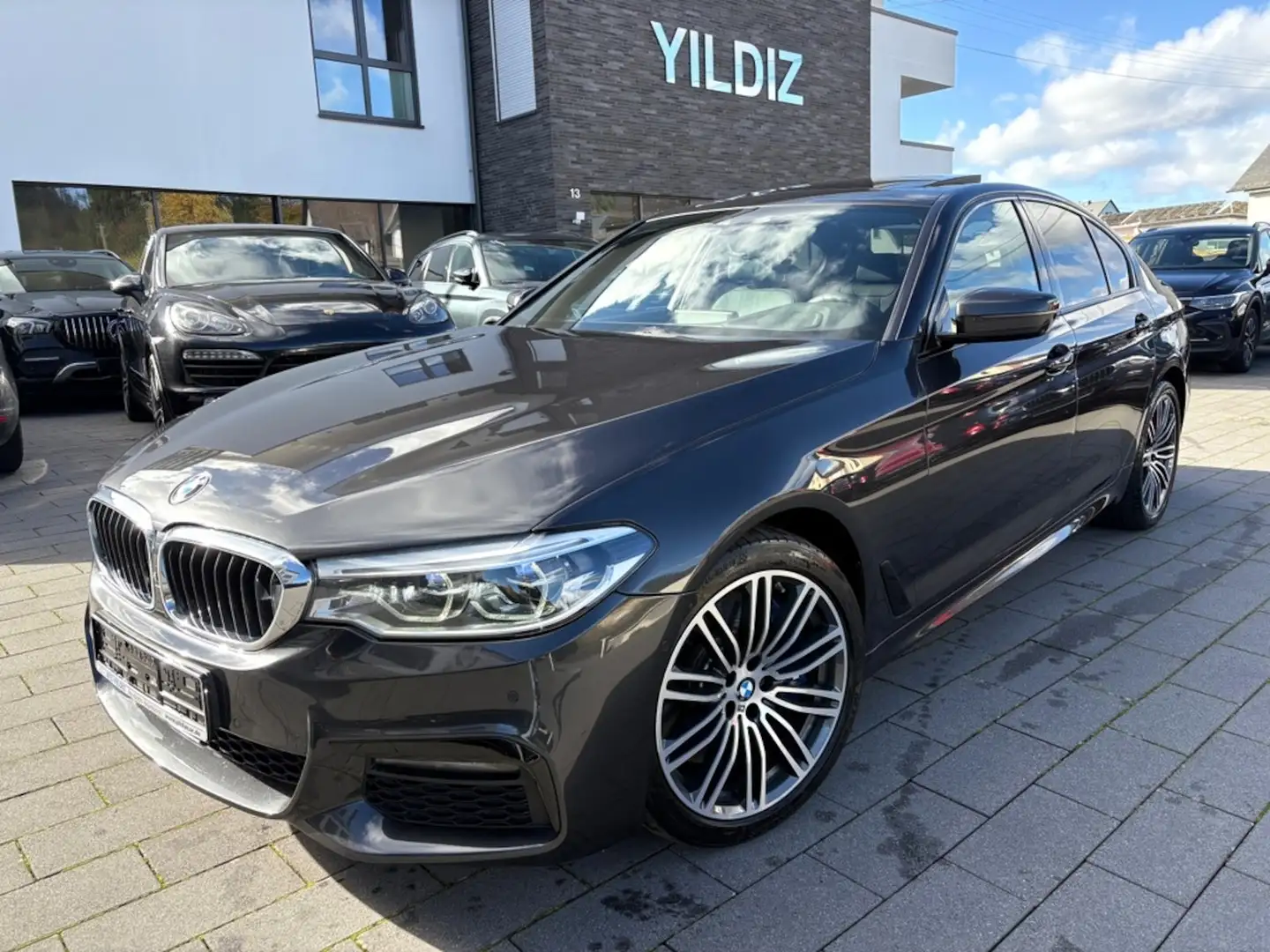 BMW 540 540dA xDRIVE M SPORT H&K GSDLED Noir - 1