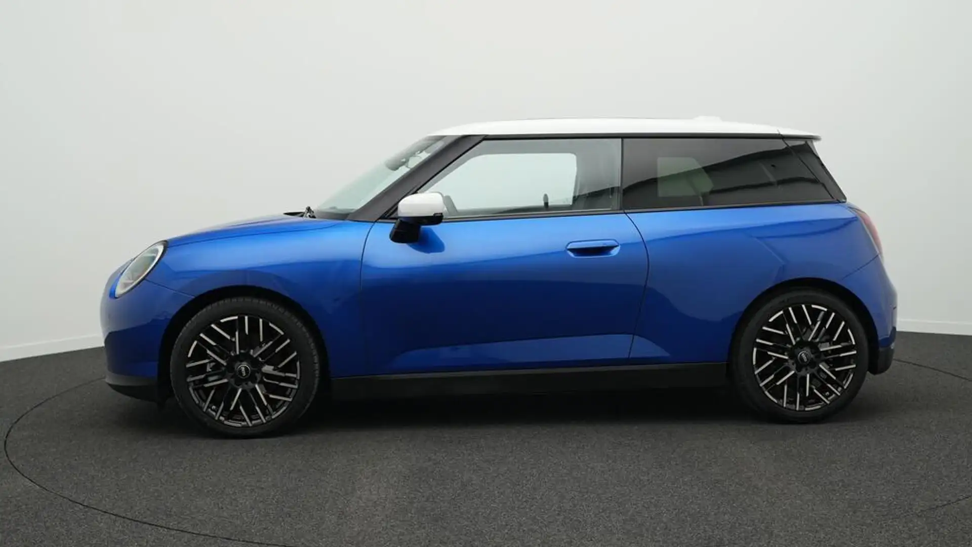 MINI Cooper SE Favoured Trim Blau - 2