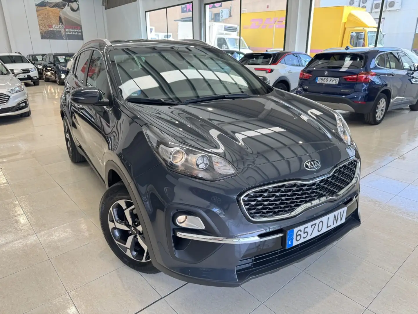 Kia Sportage 1.6 MHEV Drive Plus 4x2 136 Gris - 2
