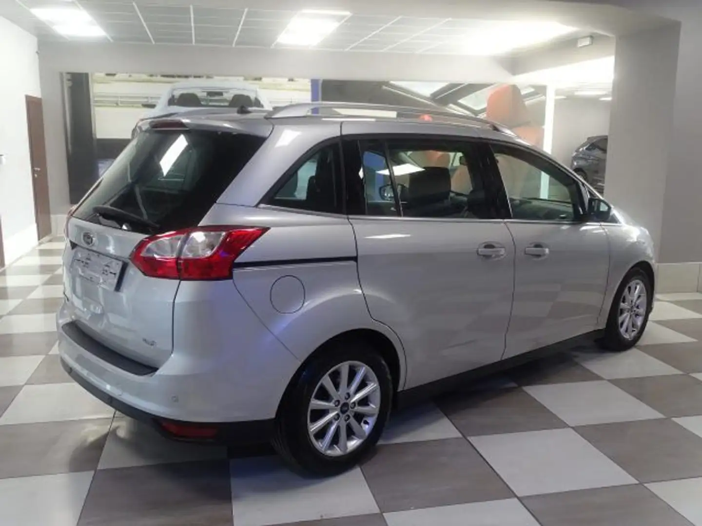 Ford Grand C-Max 1.5 TDCI 120cv Titanium Powershift EU6 Silber - 2