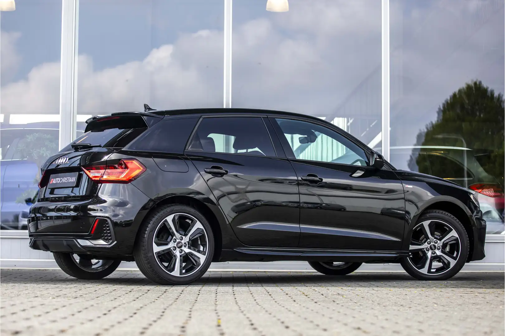 Audi A1 Sportback 25 TFSI S edition | Automaat | NL Auto | Zwart - 2
