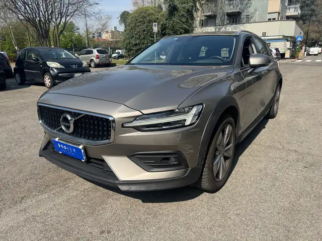 Volvo V60 Cross Country 2.0 d4 Business Plus awd geartronic  1 PROPRIETA'