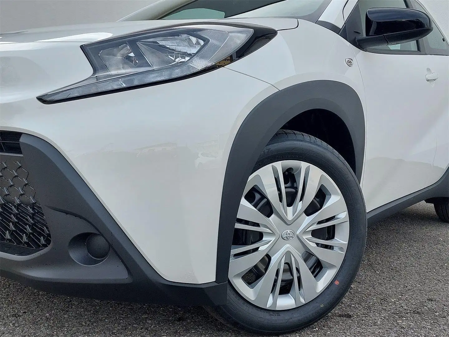 Toyota Aygo X AYGO X 1,0 l Play Weiß - 2