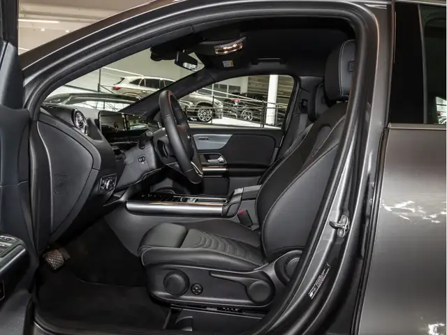 Mercedes-Benz Gla view 11