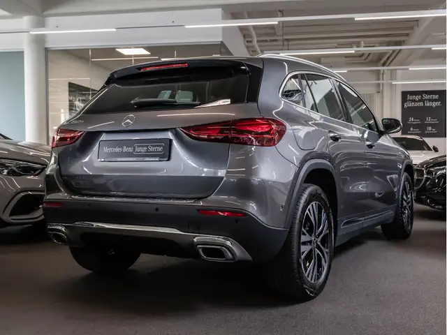 Mercedes-Benz Gla view 4