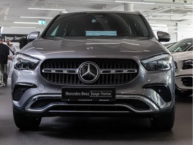 Mercedes-Benz Gla view 3