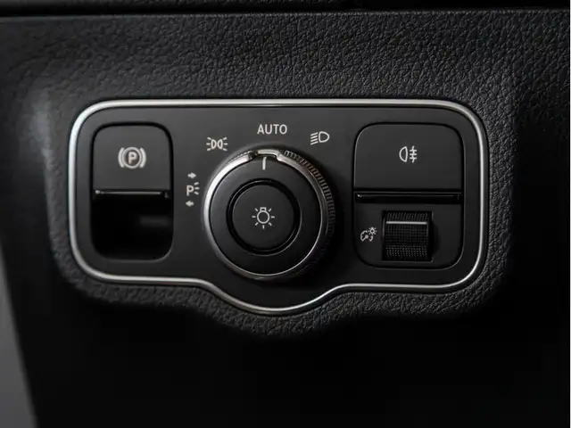 Mercedes-Benz Gla view 24