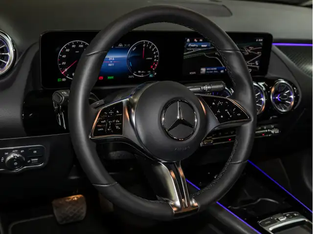 Mercedes-Benz Gla view 26