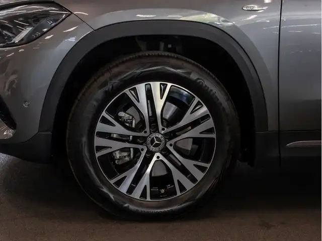 Mercedes-Benz Gla view 8