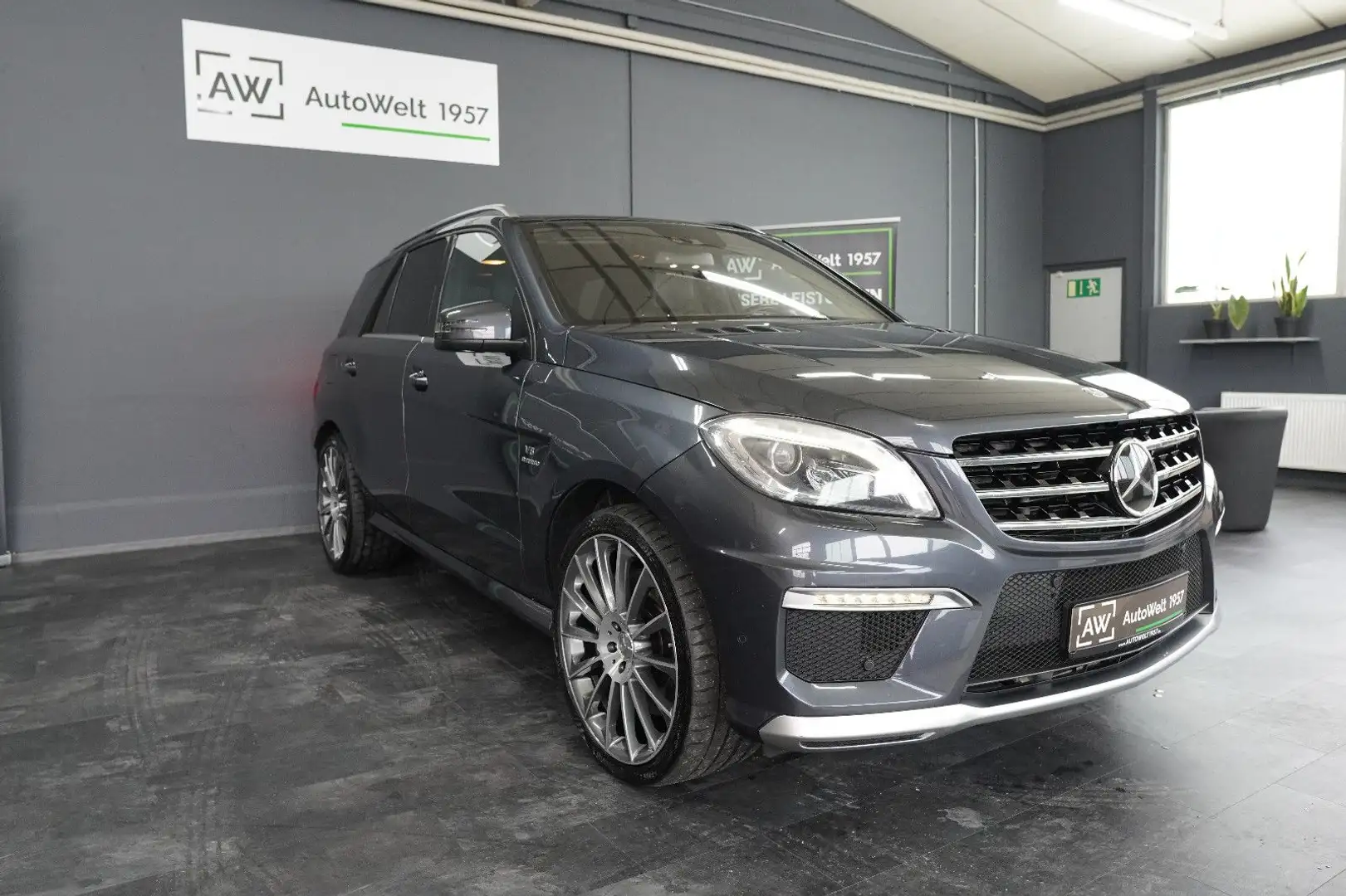 Mercedes-Benz ML 63 AMG *Perf.Pack*DriversPack*NightVision*22" siva - 1