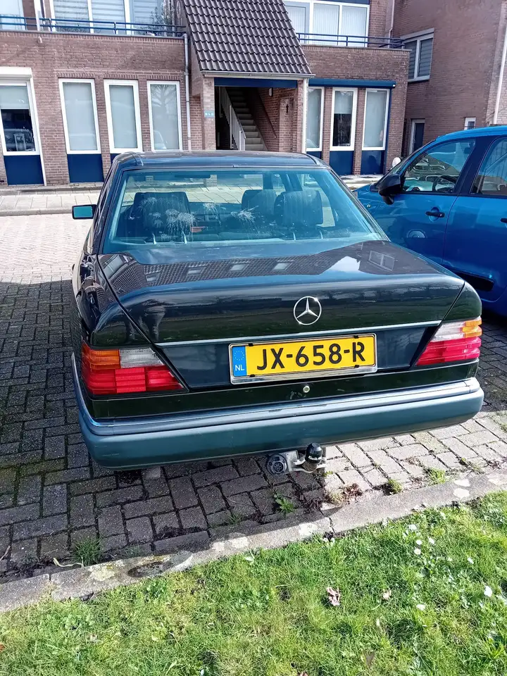 Mercedes-Benz E 230, foto 2