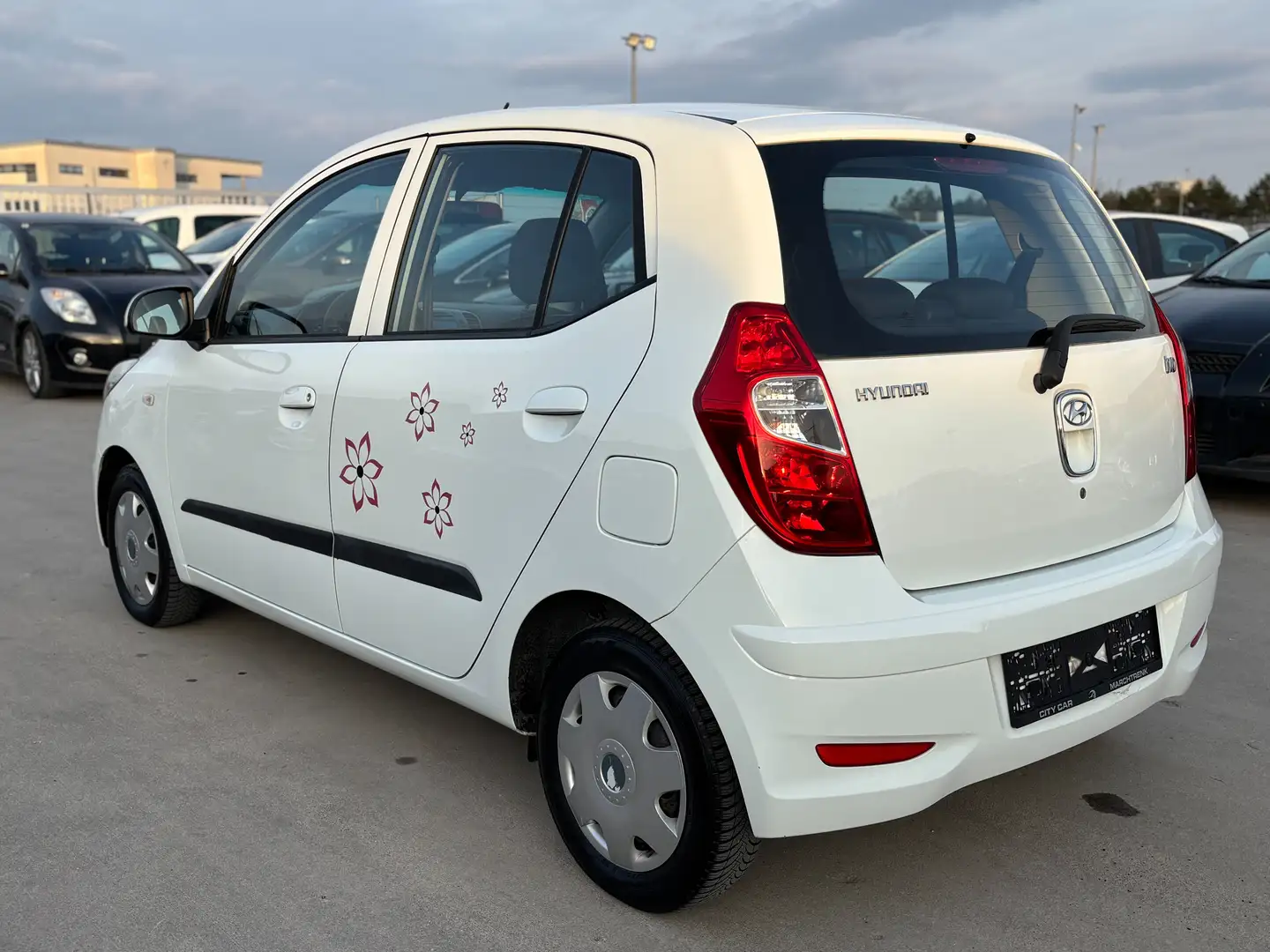 Hyundai i10 *PICKERL 11/25* 1,1 Comfort Weiß - 2