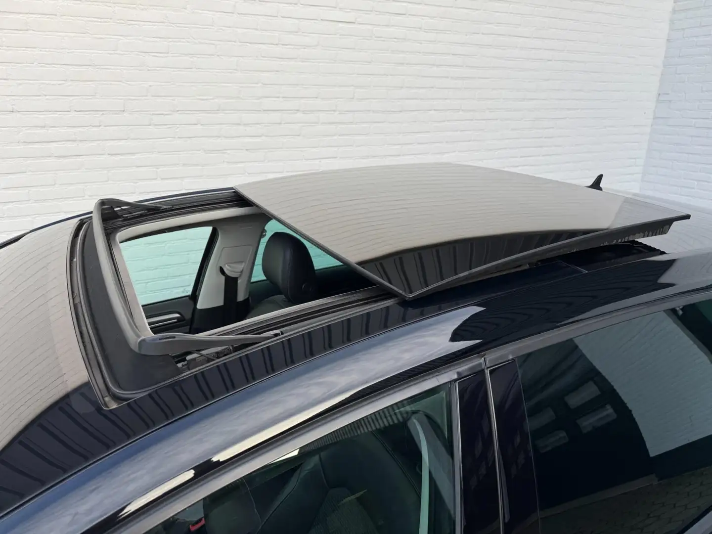 Volkswagen Golf 1.4TSI Highline PANODAK l VIRTUAL l TREKHAAK! Zwart - 2