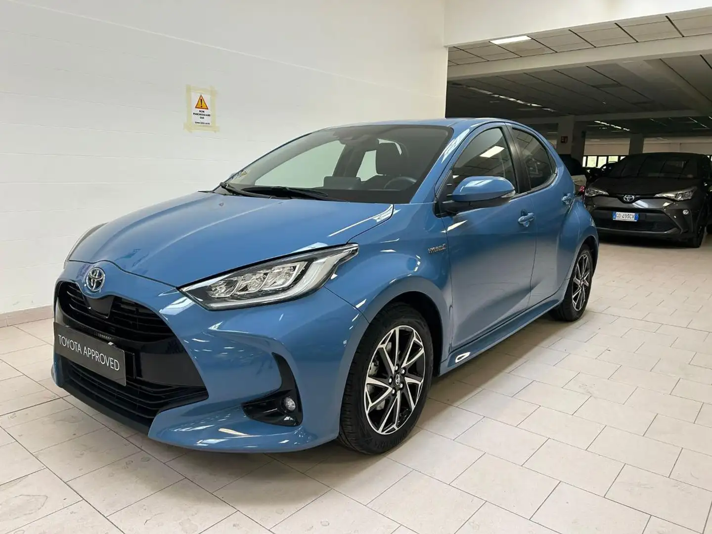 Toyota Yaris 1.5 Hybrid 5 porte Trend Blauw - 1