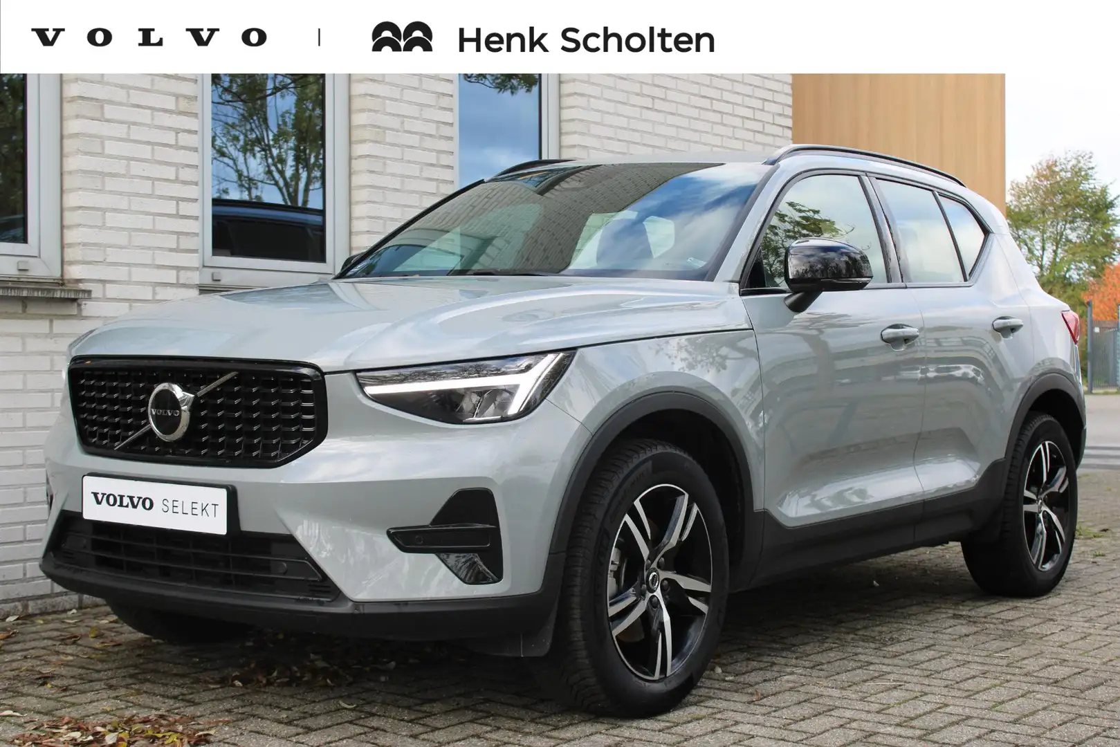 Volvo XC40 B4 Automaat Plus Dark | Achteruitrijcamera | Semi Grau - 1