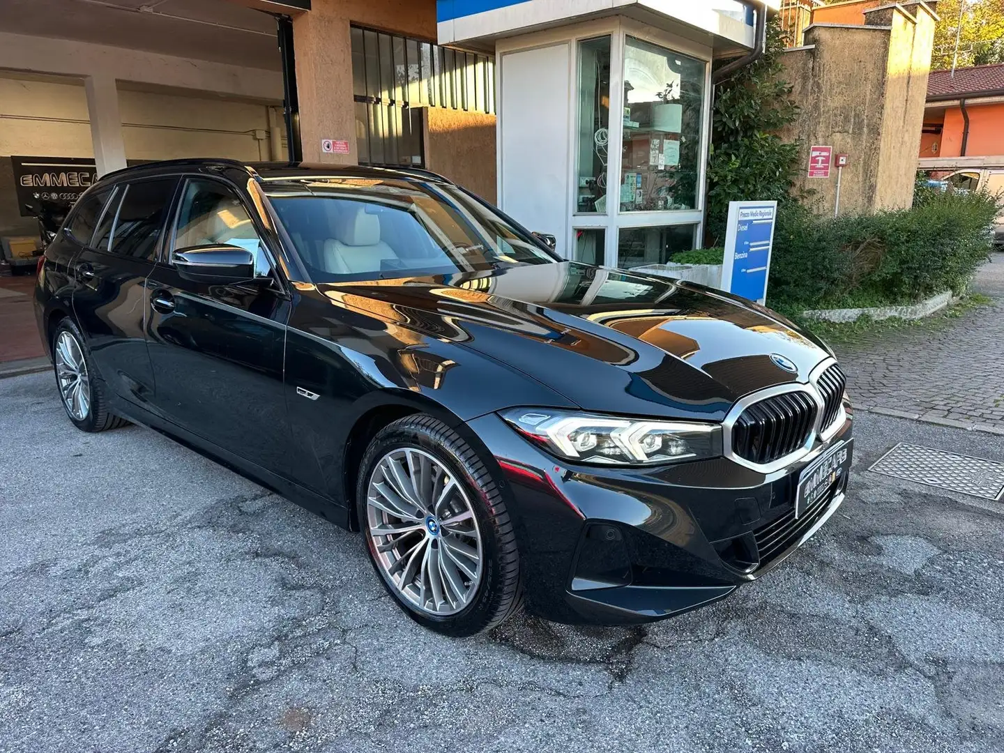 BMW 320 Serie 3 G21 2022 Touring 320e LUXURY auto Noir - 1