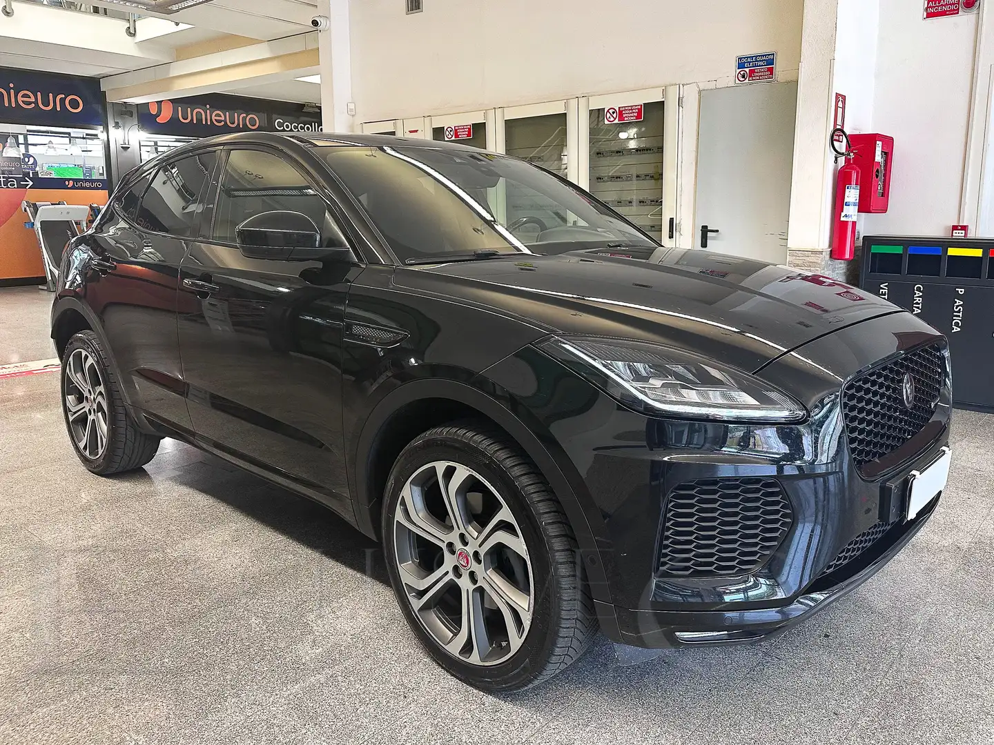 Jaguar E-Pace 2.0d i4 R-Dynamic awd 180cv auto Чорний - 2