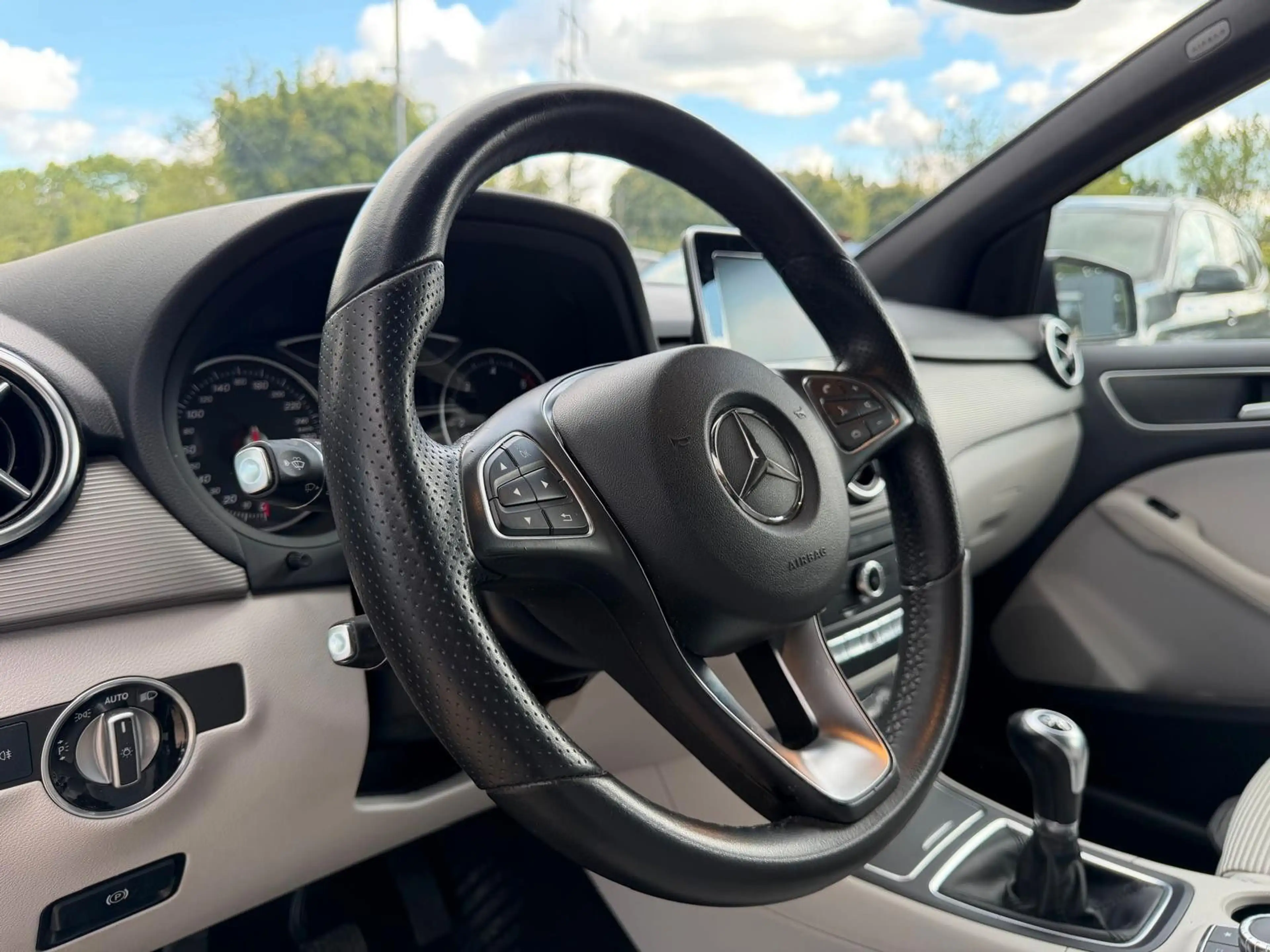 Mercedes-Benz B 200 Kamera*Navi*AHK*StandHz.*SitzHz.*1.Hand — photo 7