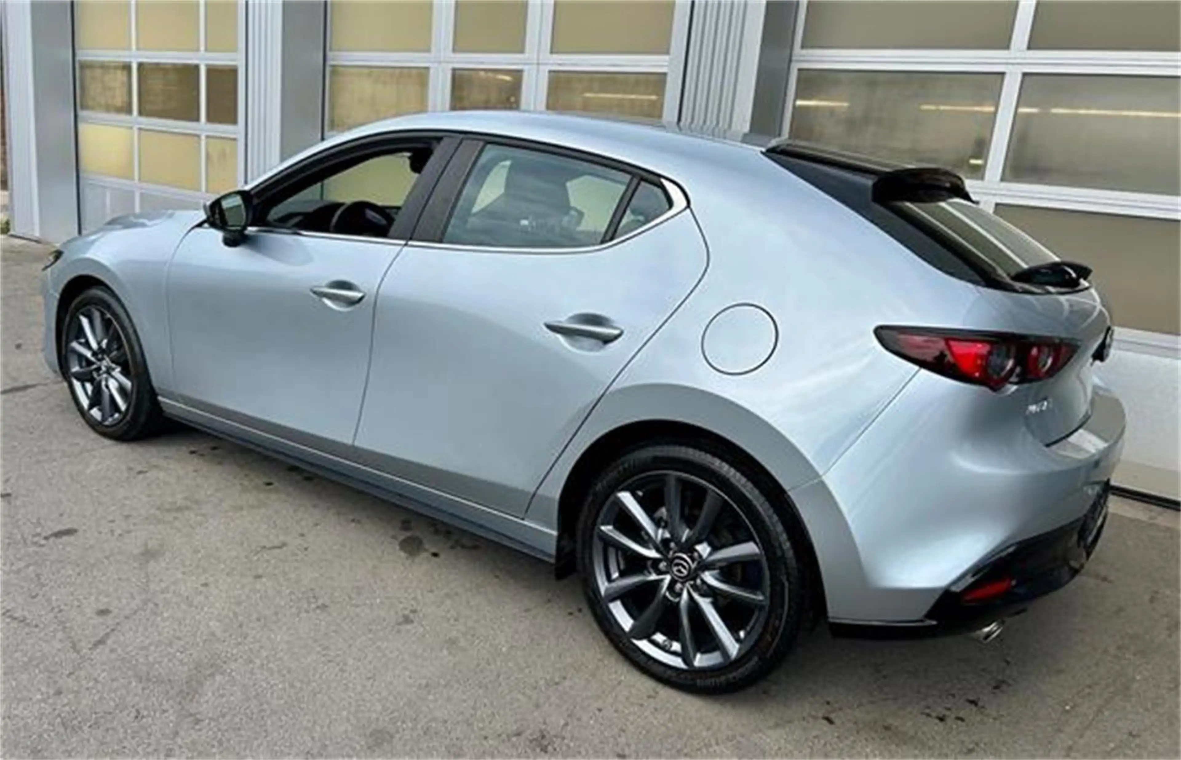 Mazda 3 e-Skyactiv-G122 Comfort mit 18 Zoll Räder — photo 3
