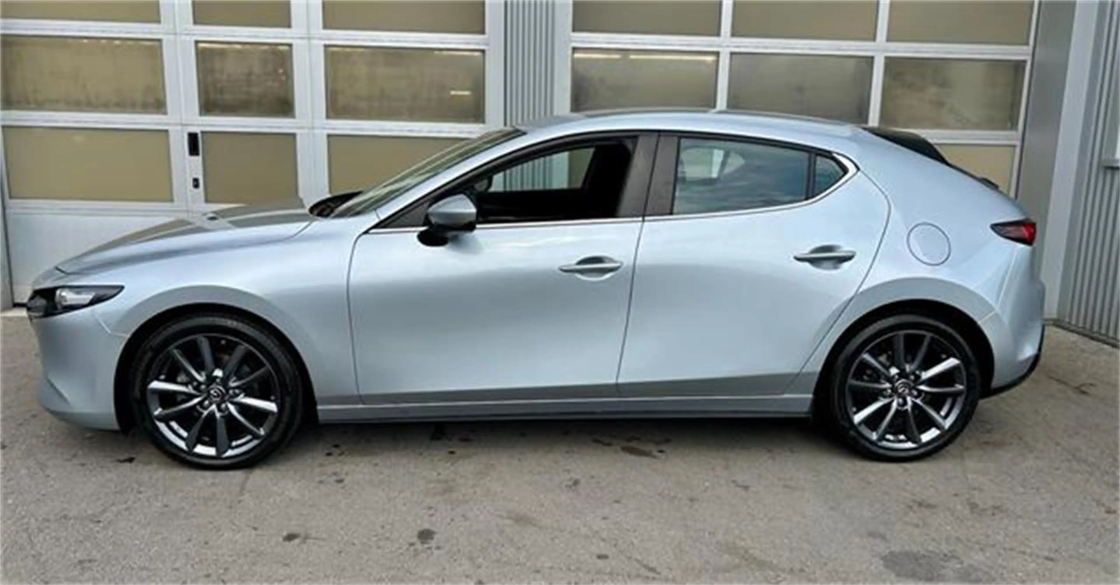 Mazda 3 e-Skyactiv-G122 Comfort mit 18 Zoll Räder — photo 2
