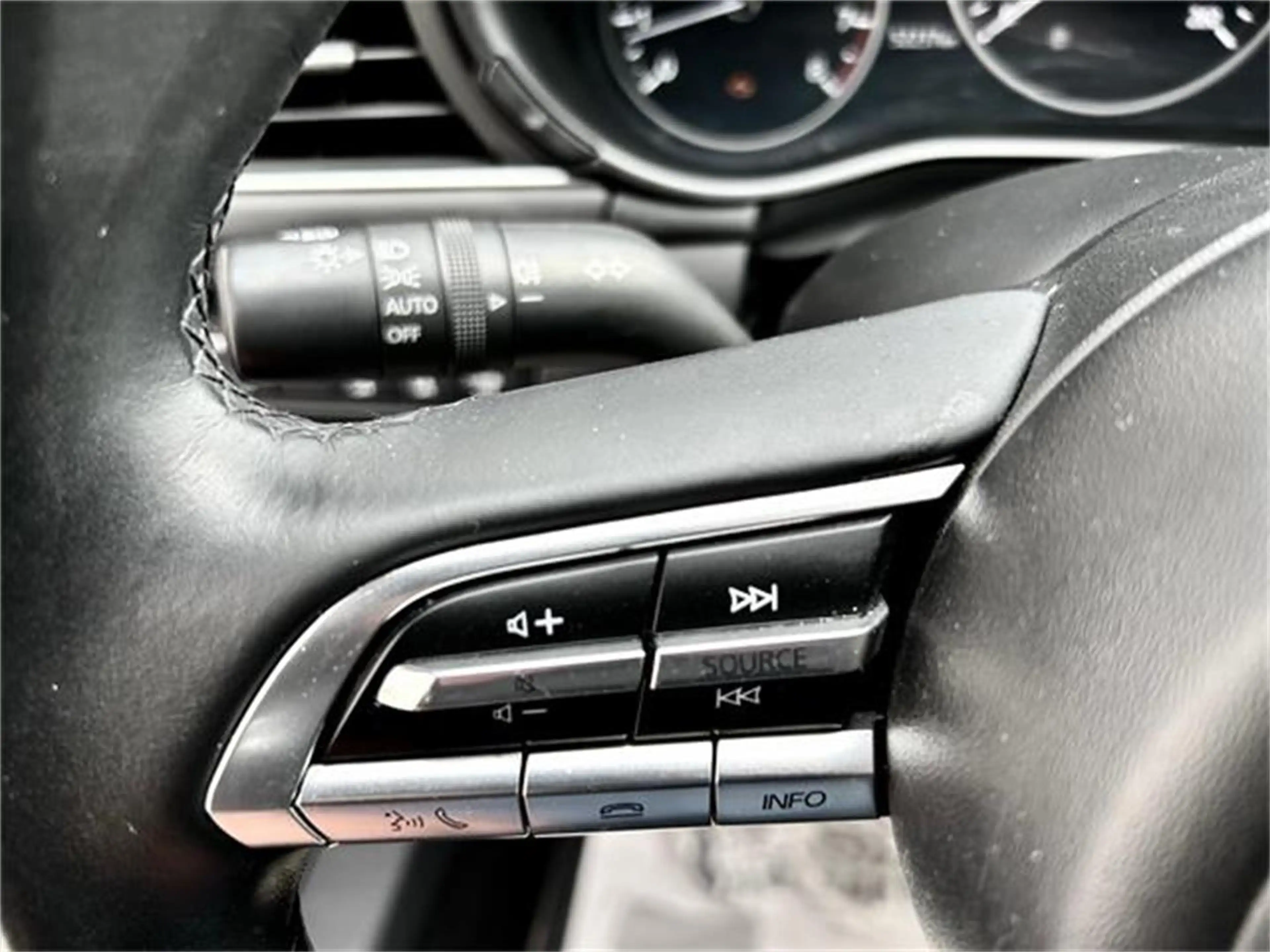 Mazda 3 e-Skyactiv-G122 Comfort mit 18 Zoll Räder — photo 11
