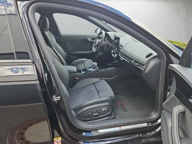 Audi RS4 view 13