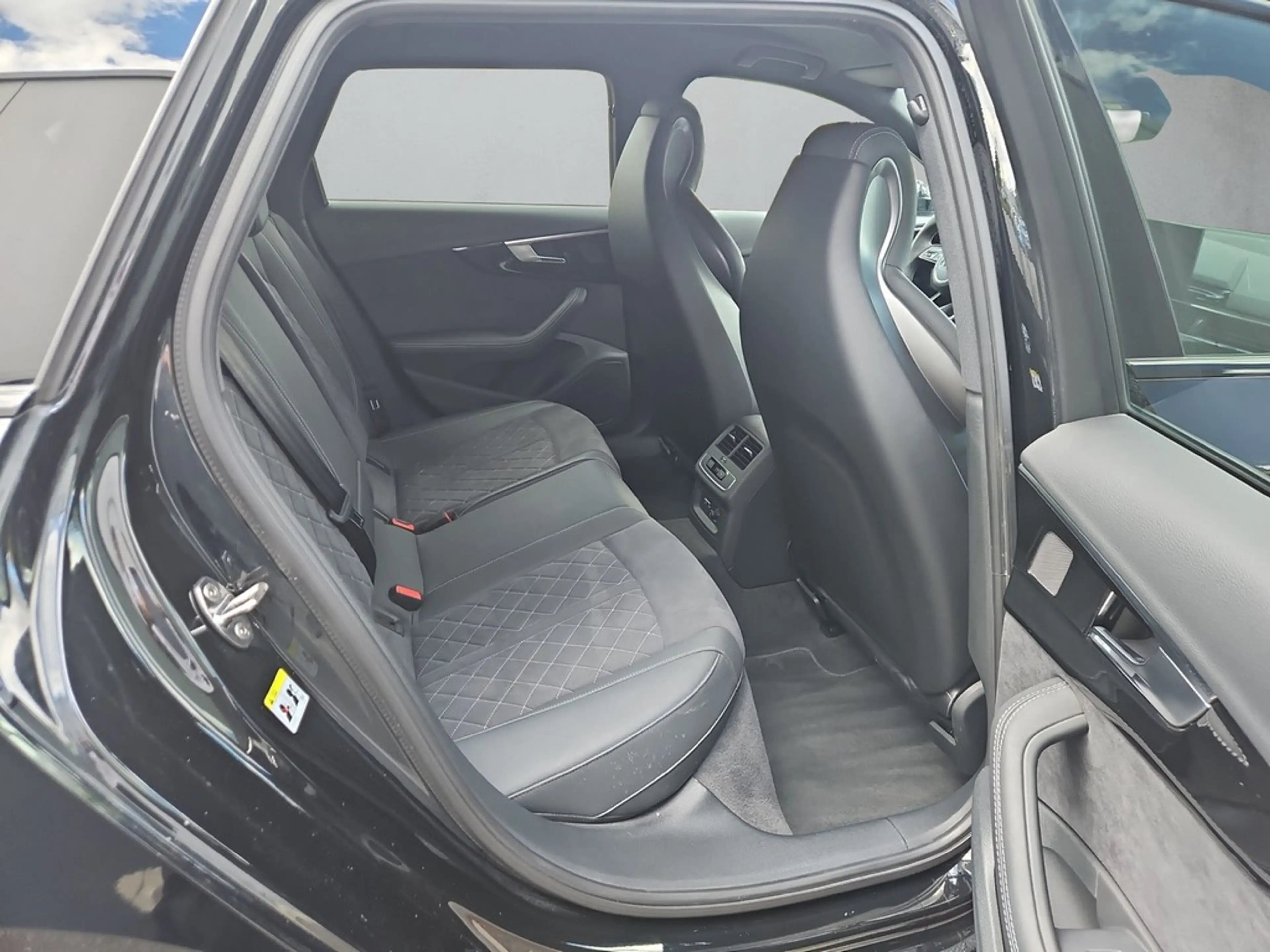 Audi RS4 RS 4 Avant 2.9 TFSI quattro tiptronic *Matrix* — photo 12