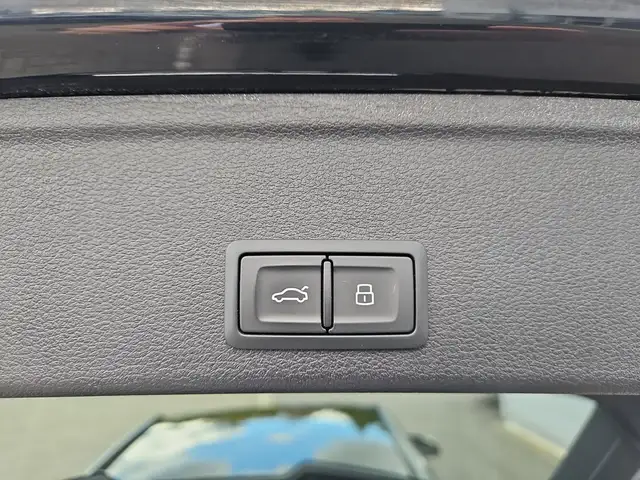 Audi RS4 view 14
