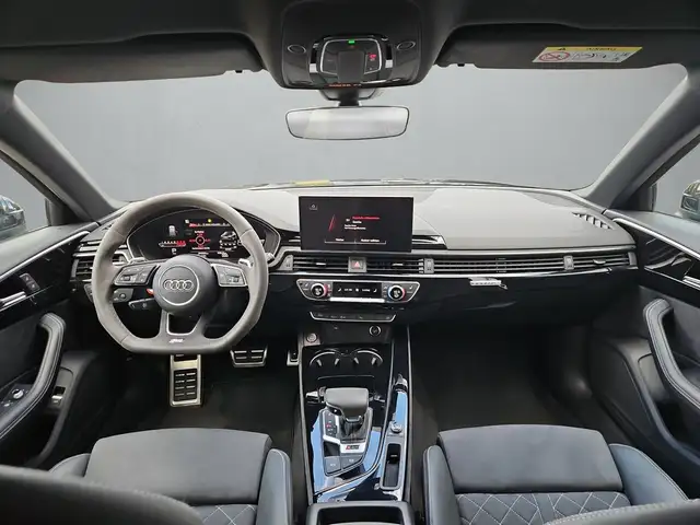 Audi RS4 view 8