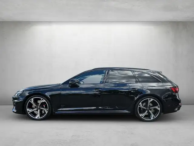 Audi RS4 view 2
