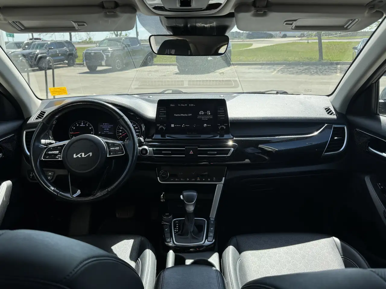 Kia Seltos photo Kia Seltos