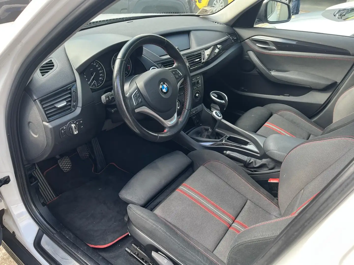 BMW X1 18 d sdrive Sport Line imm. 06/2013 White - 2