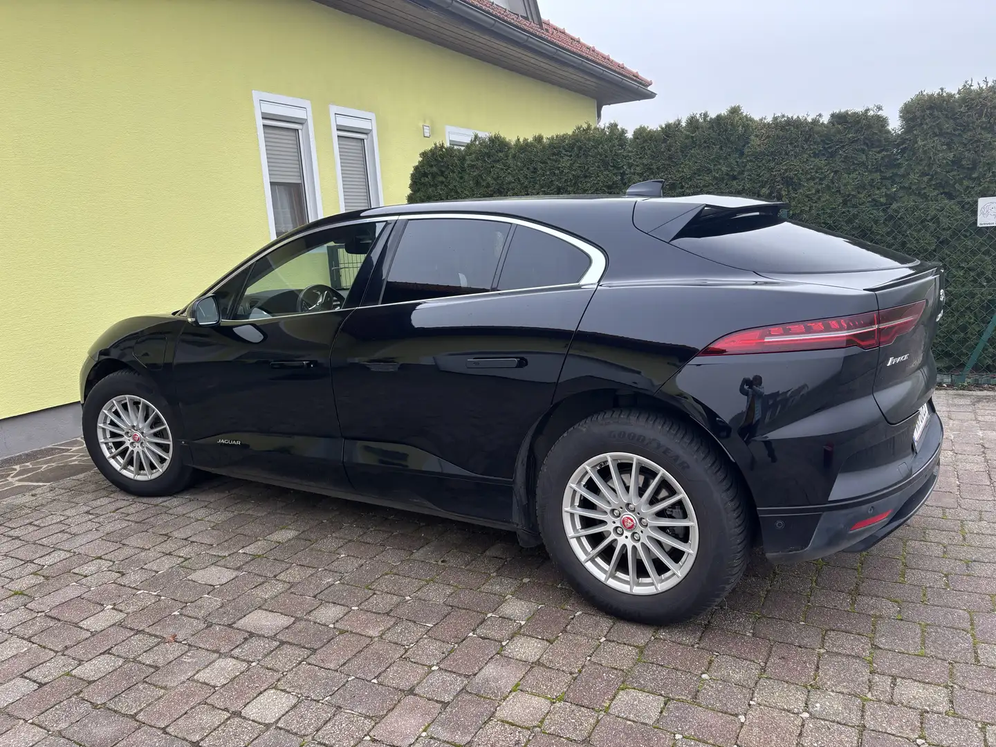 Jaguar I-Pace EV400 AWD S - 1