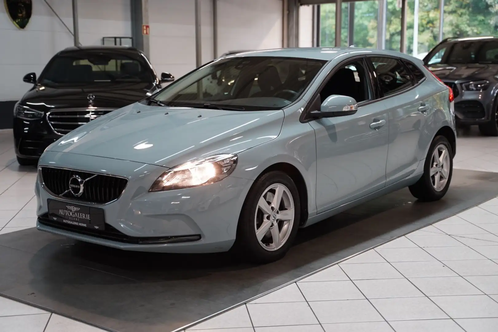 Volvo V40 Kinetic*AUTOM*NAVI*PDC*1.HAND*SCHECKHEFT* Bleu - 1