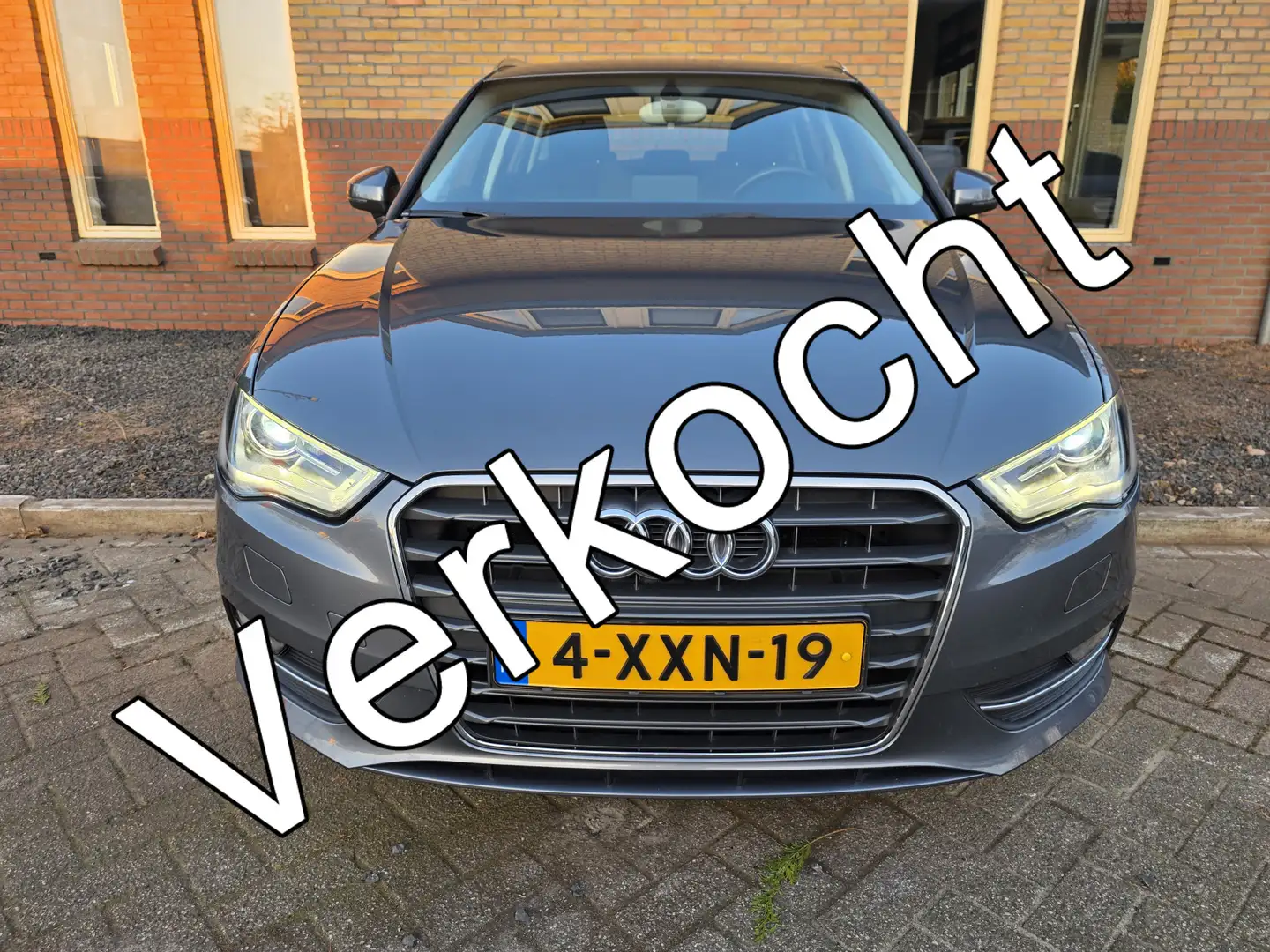 Audi A3 Sportback 1.4 TFSI Ambition Pro Line plus Gris - 2